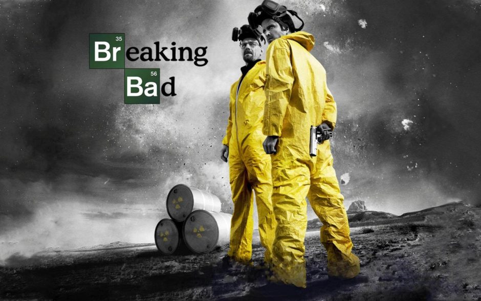 "Breaking Bad": "Walter White" ist DIE Kultfigur der letzten Jahre und aus den Medien nicht mehr wegzudenken: Durch "Breaking Bad" erlebte Schauspieler Bryan Cranston seinen endgültigen Durchbruch. Zurecht, denn die fünf Staffeln gehören in allen Belangen zum besten, was die TV-Kultur zu bieten hat. Wer es tatsächlich noch nicht gesehen haben sollte: unbedingt nachholen! Die Geschichte des krebskranken Chemielehrers, der für die Bezahlung seiner Chemo-Therapie vom rechten Weg abkommt und beginnt, die Droge Chrystal Meth herzustellen, ist hart, schonungslos und vollgepackt mit kuriosen Ideen. Foto: Netflix