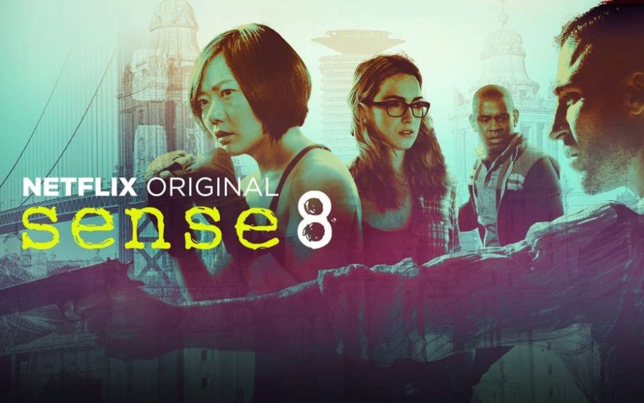 "Sense 8": Noch ein "Neflix-Original", das sich in Sachen Produktionsaufwand ordentlich hinter den Ohren gewaschen hat: Geschrieben und produziert von Andy und Lana Wachoswki (Cloud Atlas, V for Vendetta, Matrix-Trilogie) und mit einem ganzen Haufen internationaler Top-Schauspieler versehen, wurden die 12 Episoden der ersten Staffel an gleich acht unterschiedlichen Orten weltweit gefilmt - darunter auch in Deutschland. Die Geschichte hingegen ist Geschmackssache und für einige eventuell schon zu "abgefahren": Acht Individuen können nicht nur ihre Gedanken miteinander verknüpfen, sondern auch auf die Fähigkeiten der anderen Mitglieder zurückgreifen: Gut zu wissen, dass die Koreanerin "Sun" ordentlich austeilen und Polizist Will mit Schusswaffen umgehen kann. Foto: Netflix