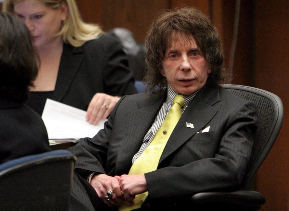 US-Plattenproduzent Phil Spector, der mit Musikgrößen wie den Beatles, Elvis Presley, Tina Turner und The Ronettes gearbeitet hat, wurde 2009 wegen des Mordes an der Schauspielerin Lana Clarkson zu 19 Jahren Gefängnis verurteilt.

Foto: EPA/AL SEIB/POOL MANDATORY CREDIT: AL SEIB/LOS ANGELES TIMES, NO SALES +++(c) dpa - Bildfunk+++