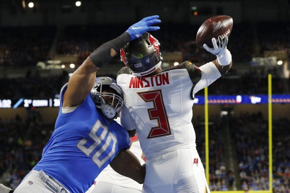 Platz 8Spieler: Trey Flowers (links)
Team: Detroit Lions
Position: Defensive End
Gehalt- und Bonuszahlungen: 28,9 Millionen US-Dollar
Werbeeinnahmen: 250.000 US-Dollar
Gesamtsumme: 29,1 Millionen US-Dollar
Foto: AP Photo/Paul Sancya