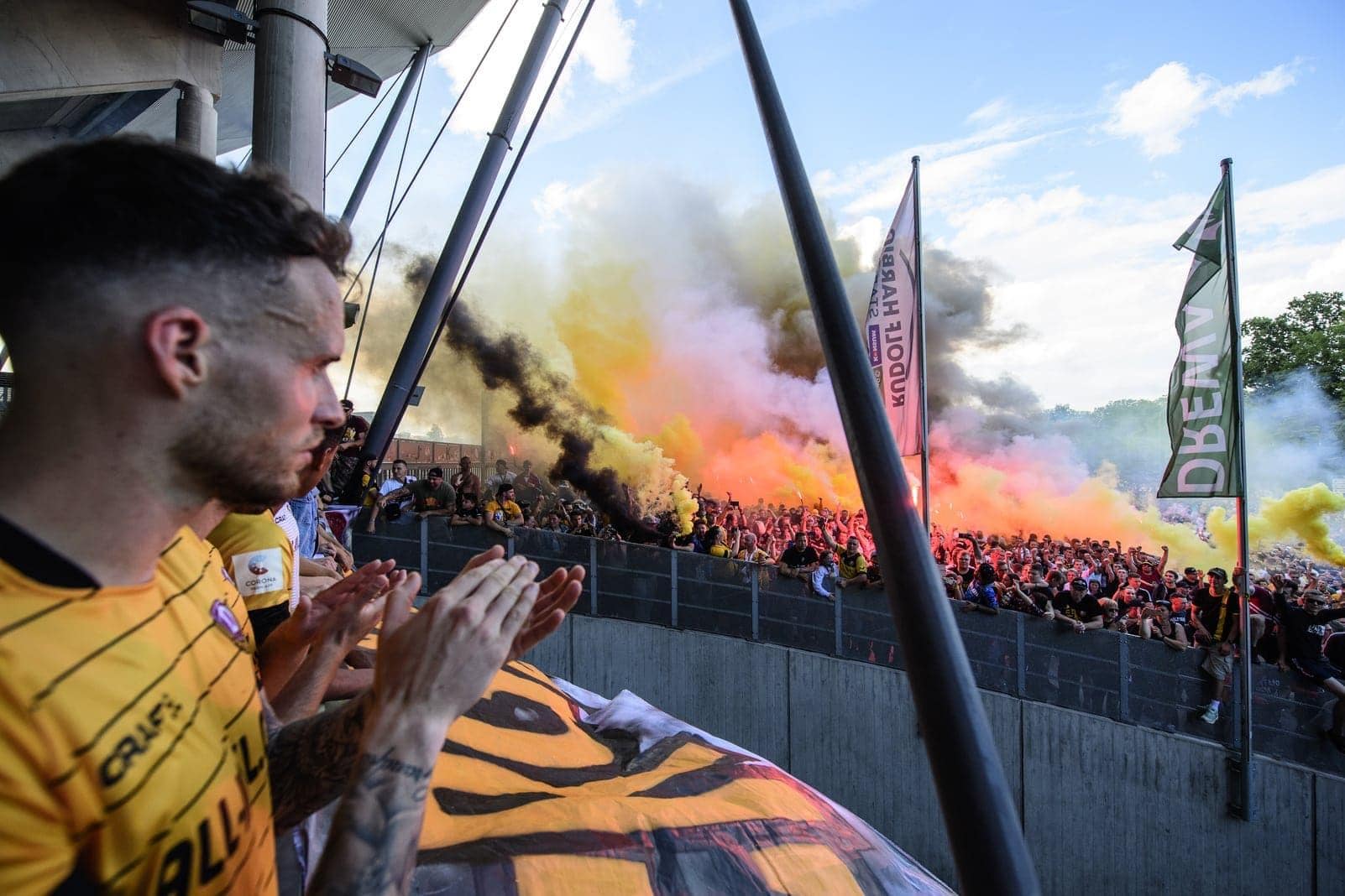 Dynamo Dresden: Tausende Fans verstoßen gegen Corona-Regeln