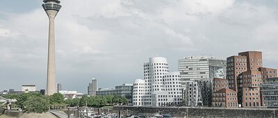 Rheinturm Medienhafen Duesseldorf