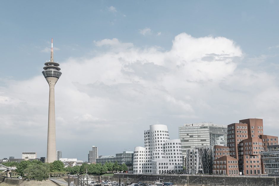 Rheinturm Medienhafen Duesseldorf