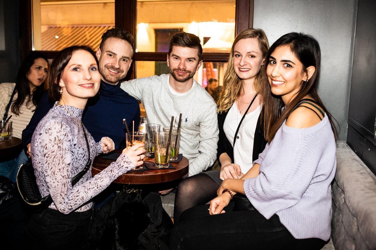 Die Freude über das anstehende Wochenende stand den Gästen der Elephant Bar ins Gesicht geschrieben. 