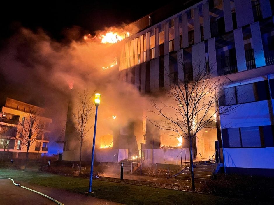 Wohnkomplex in Essen brennt