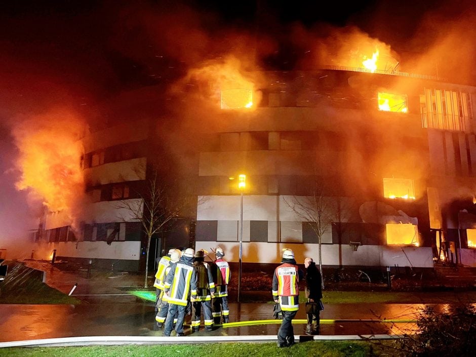 Wohnkomplex in Essen brennt