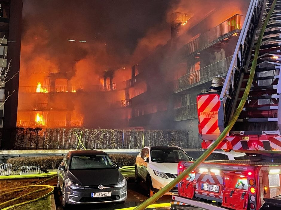 Wohnkomplex in Essen brennt