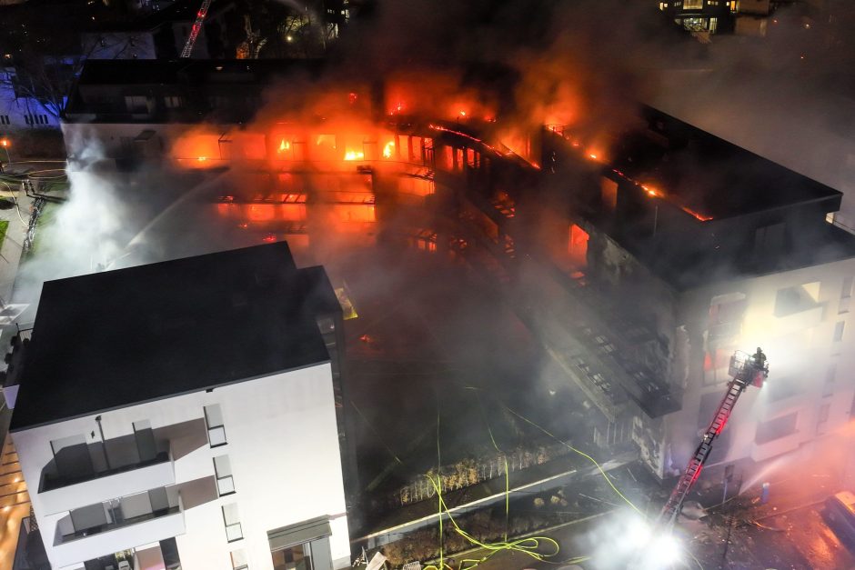 Wohnkomplex in Essen brennt