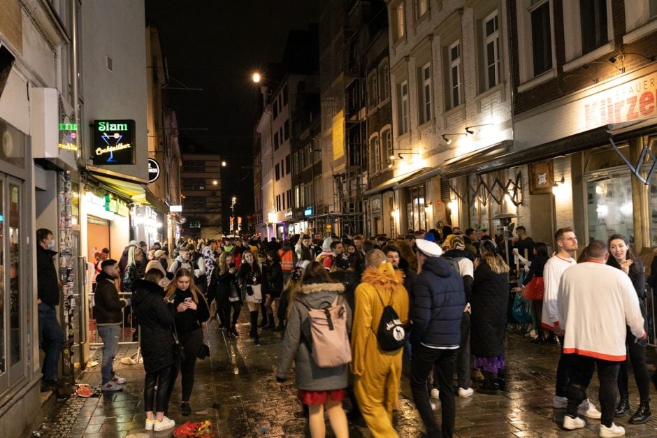 Karneval in Düsseldorf zu Altweiber 2022