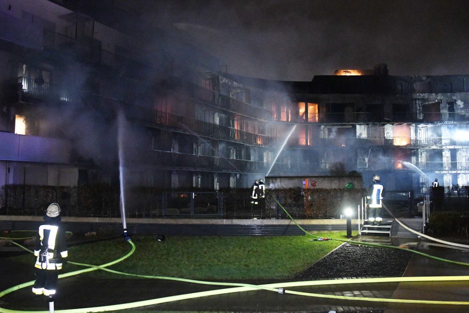 Wohnkomplex in Essen brennt