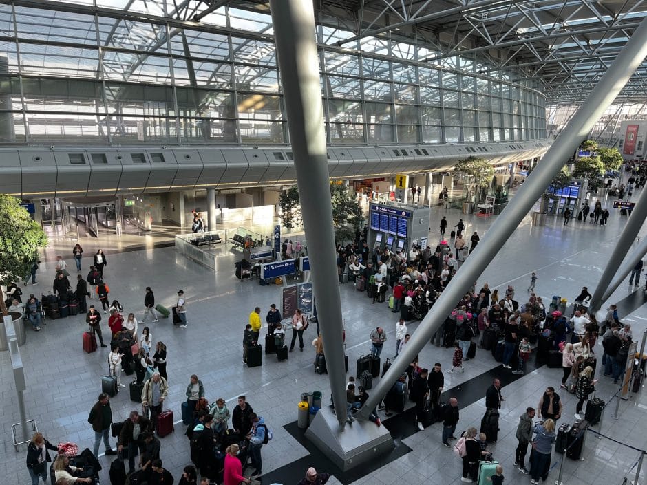 Flughafen Düsseldorf Herbstferien Start 2022