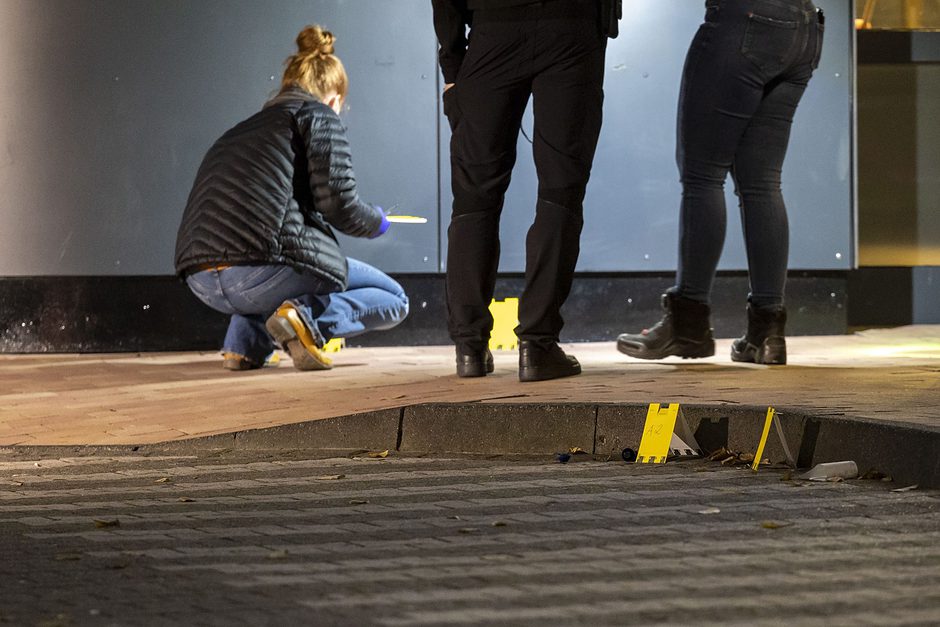 Schüsse vor Fast-Food-Restaurant in Oberhausen - drei Verletzte