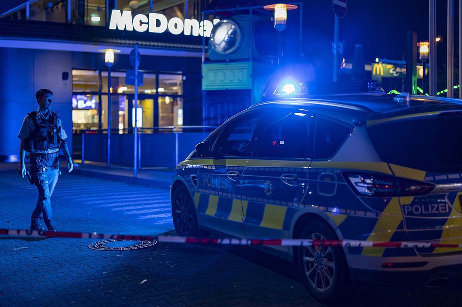 Schüsse vor Fast-Food-Restaurant in Oberhausen - drei Verletzte