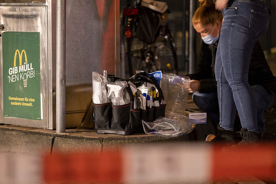 Schüsse vor Fast-Food-Restaurant in Oberhausen - drei Verletzte