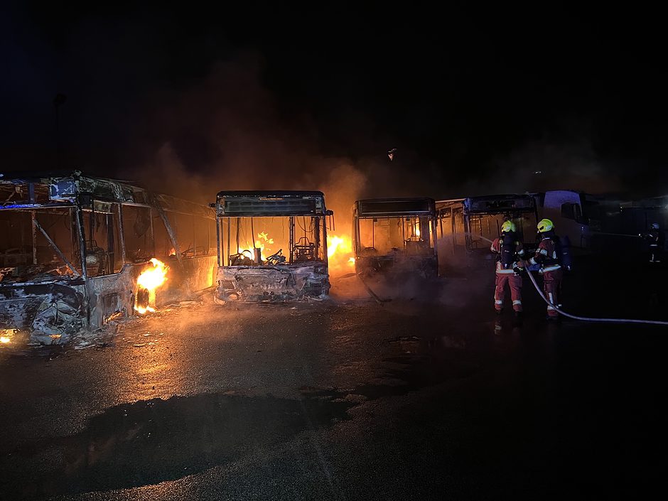 Großbrand in Busdepot in Velbert