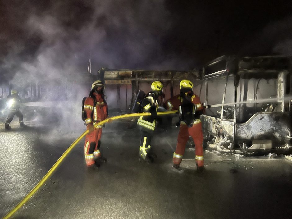 Großbrand in Busdepot in Velbert