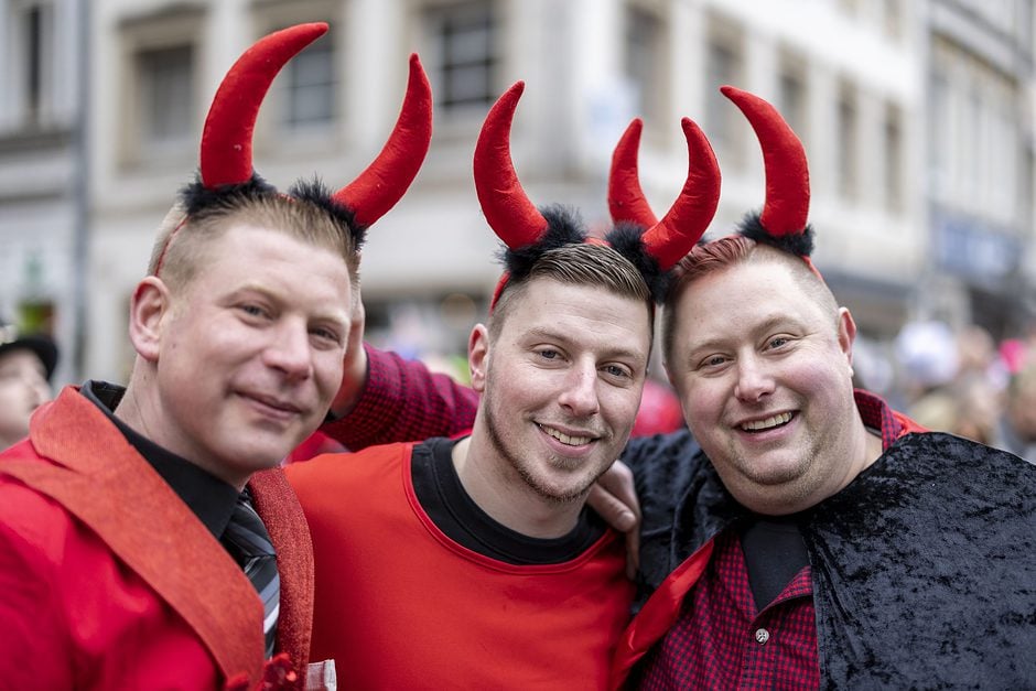 Altweiber Karneval in Düsseldorf am 16. Februar 2023