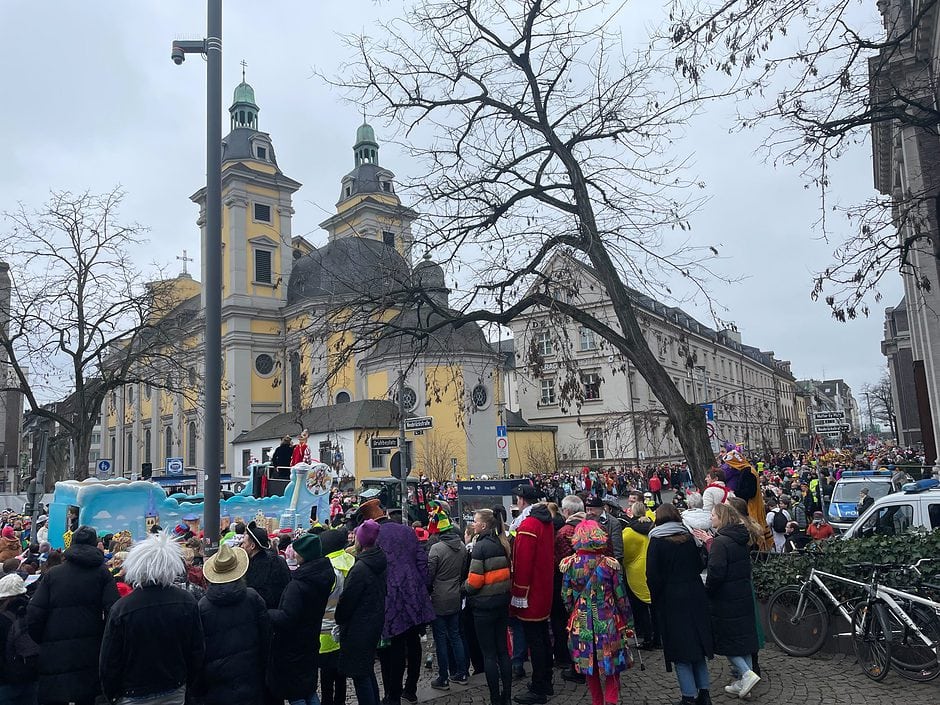 Düsseldorf Karneval Rosenmontag Grabbeplatz