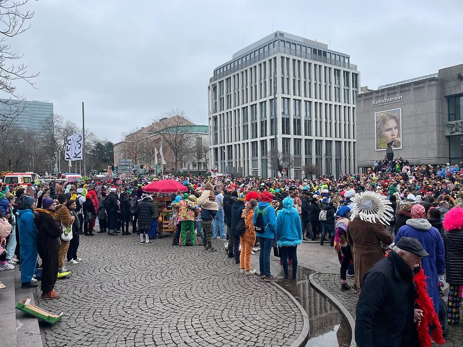 Düsseldorf Karneval Rosenmontag Grabbeplatz