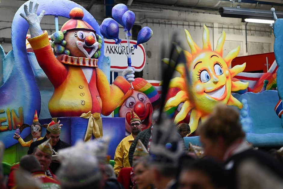 Richtfest der Rosenmontagswagen in Düsseldorf