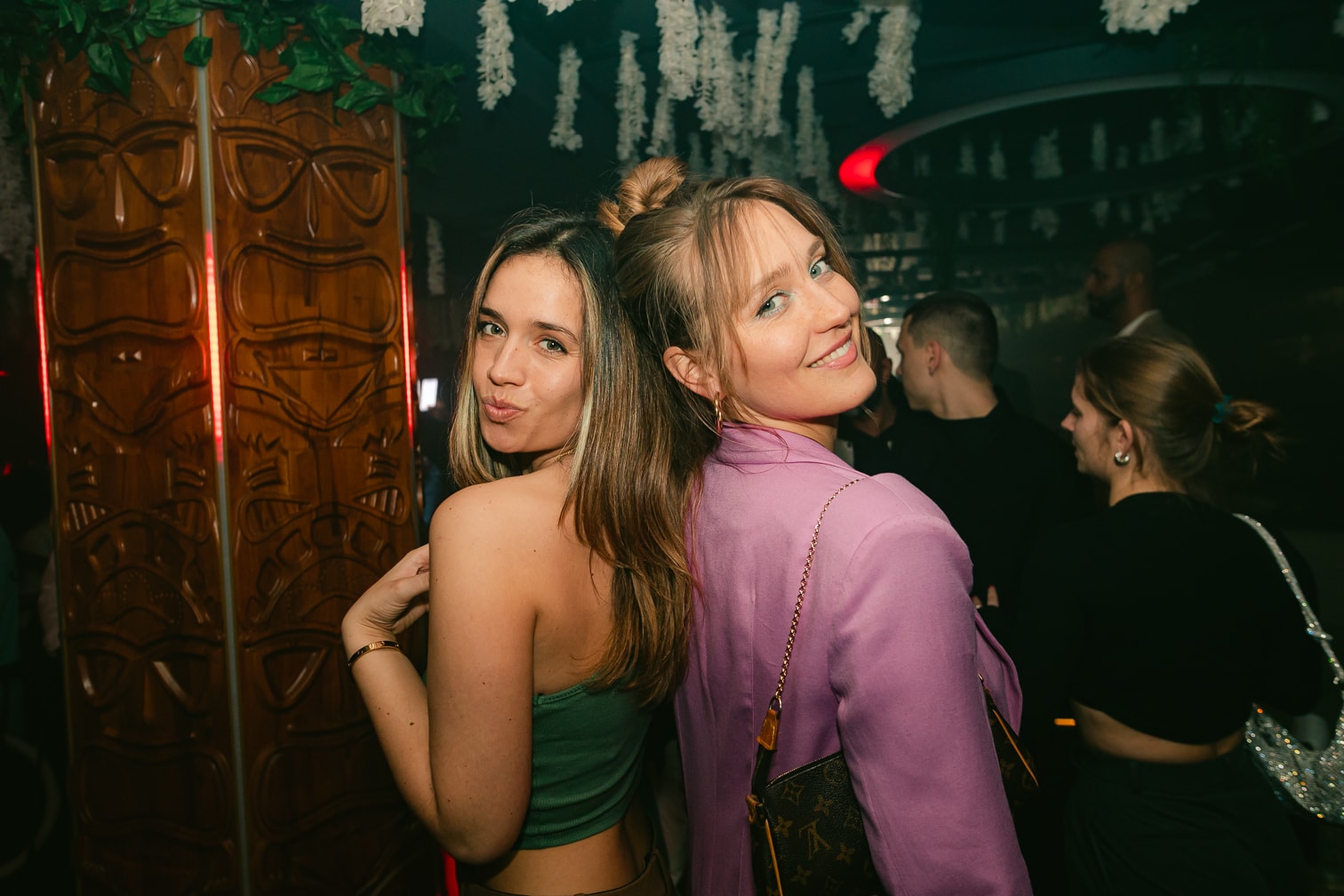 Mahiki Club am Samstag, 1. April: wilde Frisuren, perfektes Make-up