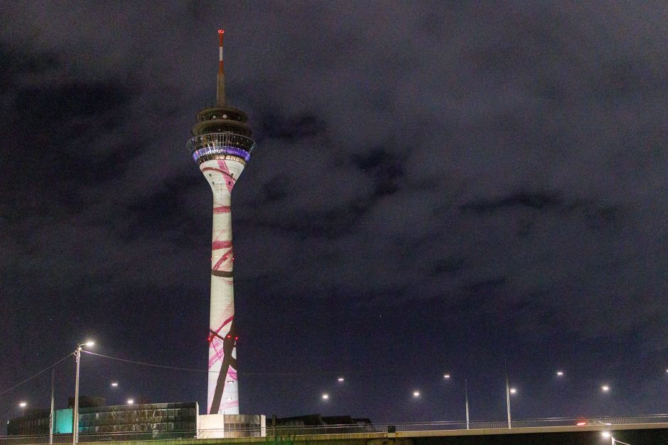 Rheinturm Düsseldorf Lichtinstallation Kunst