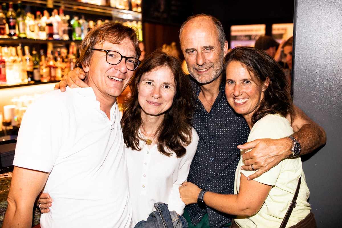 Zufriedene Gesichter in der Elephant Bar. 