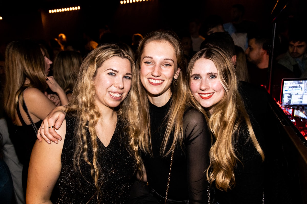 Diese Ladies hatten Spaß in der Boston Bar. 