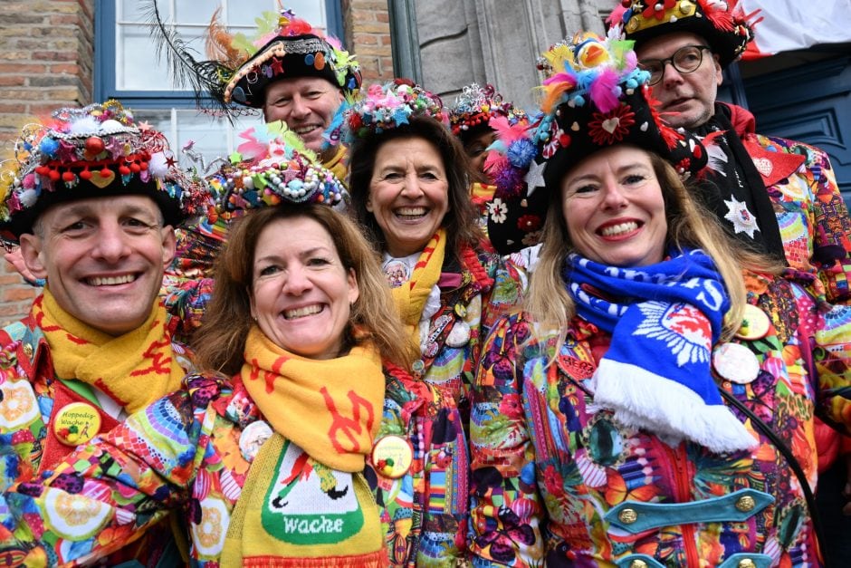 Auftakt Karneval in Düsseldorf am Marktplatz vor dem Rathaus am 11.11.2023