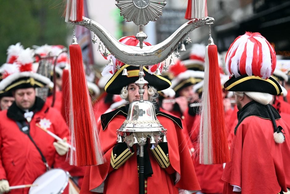 Auftakt Karneval in Düsseldorf am Marktplatz vor dem Rathaus am 11.11.2023