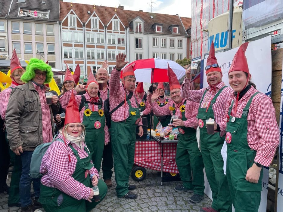 Karneval in Düsseldorf Kostüme Verkleidungen Marktplatz 11.11.2023