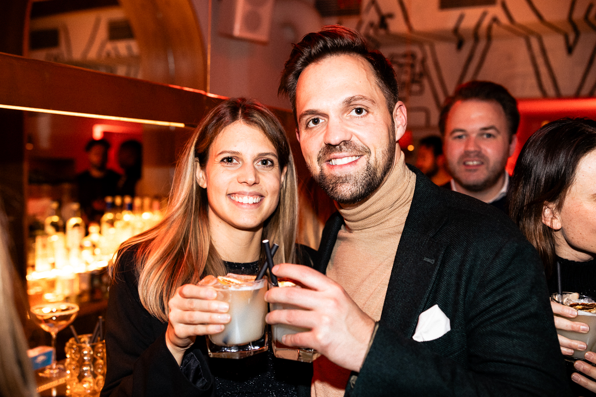 Vorweihnachtliche Partystimmung in der Mezcaleria Rojo. 