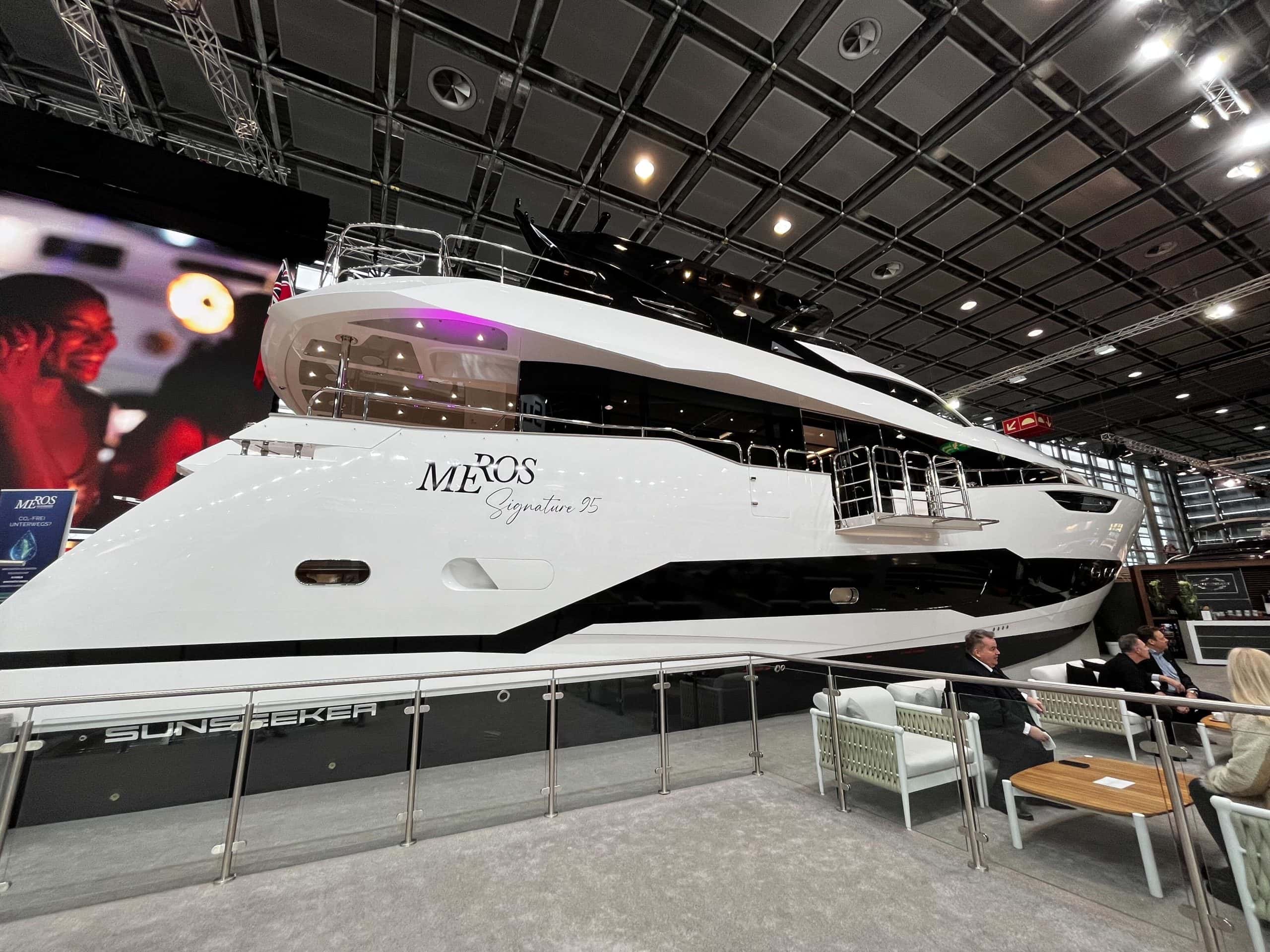 Eines der Highlights auf der Messe boot 2024 in Düsseldorf: diese Meros-Yacht kostet über 11 Millionen Dollar und lässt keine Wünsche offen.