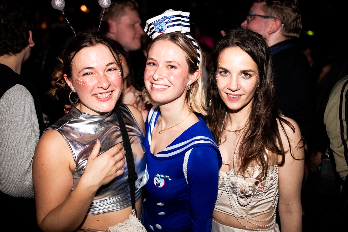 So wurde der Düsseldorfer Karneval am Samstag in der Boston Bar gefeiert!