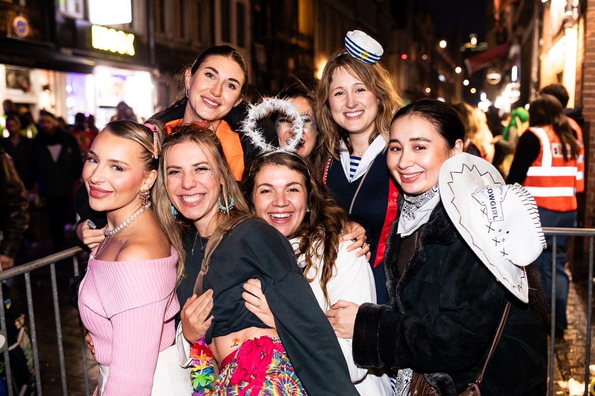 In der Elephant Bar war die Atmosphäre nicht nur wegen Karneval auf dem Siedepunkt. 