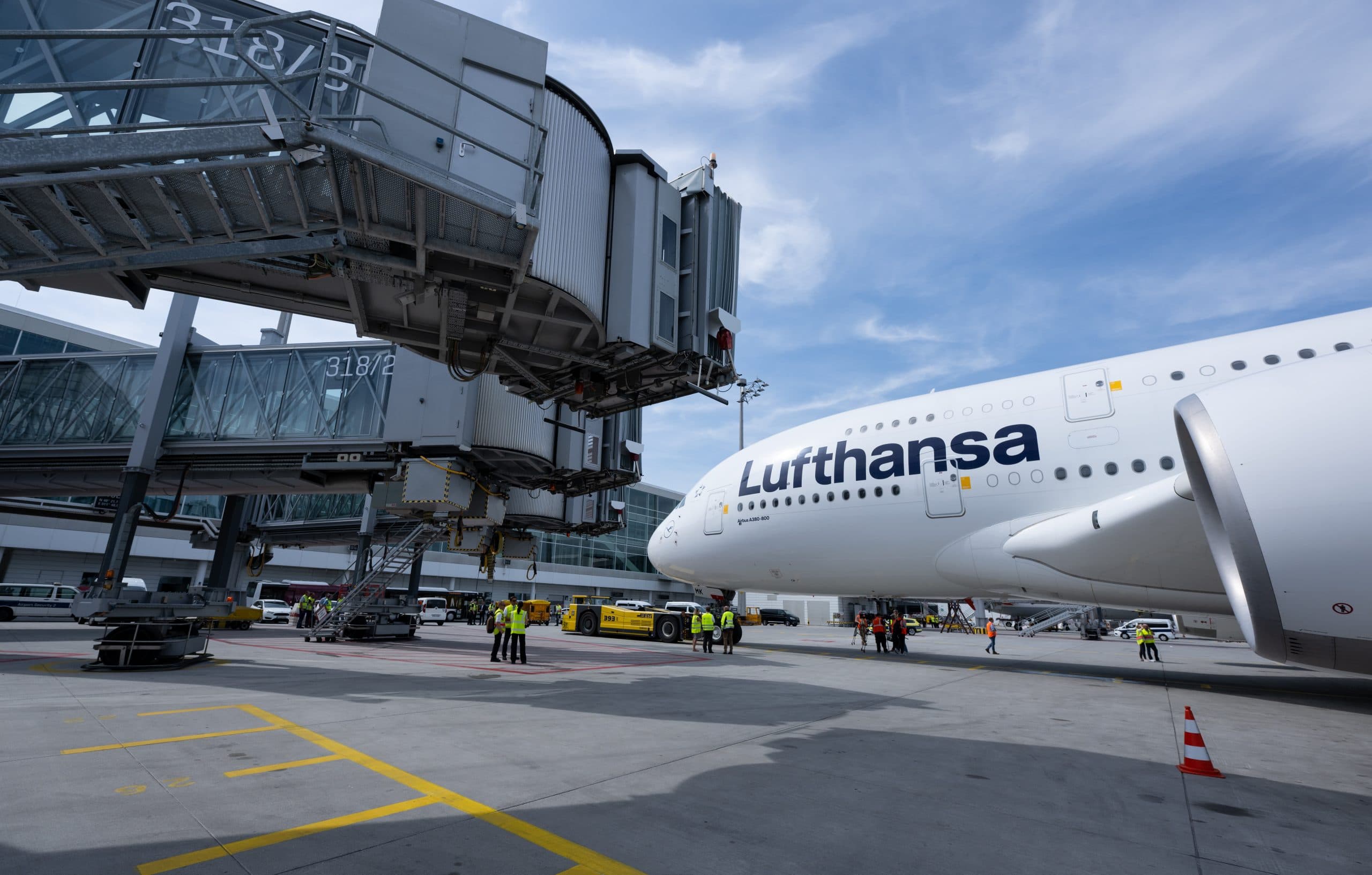 Streik Am Flughafen Düsseldorf Verdi Ruft Lufthansa Bodenpersonal Zum Arbeitskampf Auf 