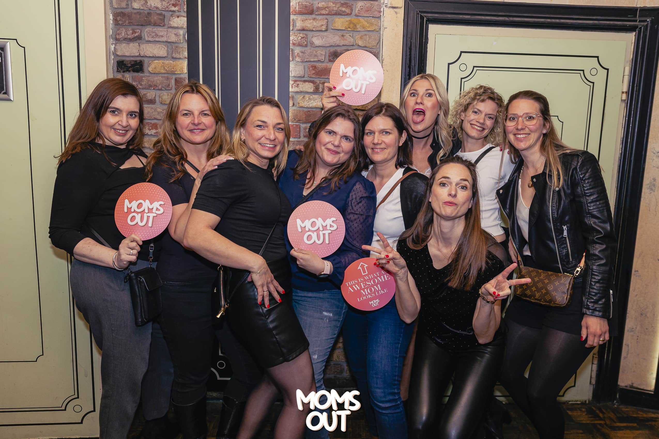 „Mom’s out“ in der Nachtresidenz Düsseldorf am Freitag, 19. April – alle Fotos!