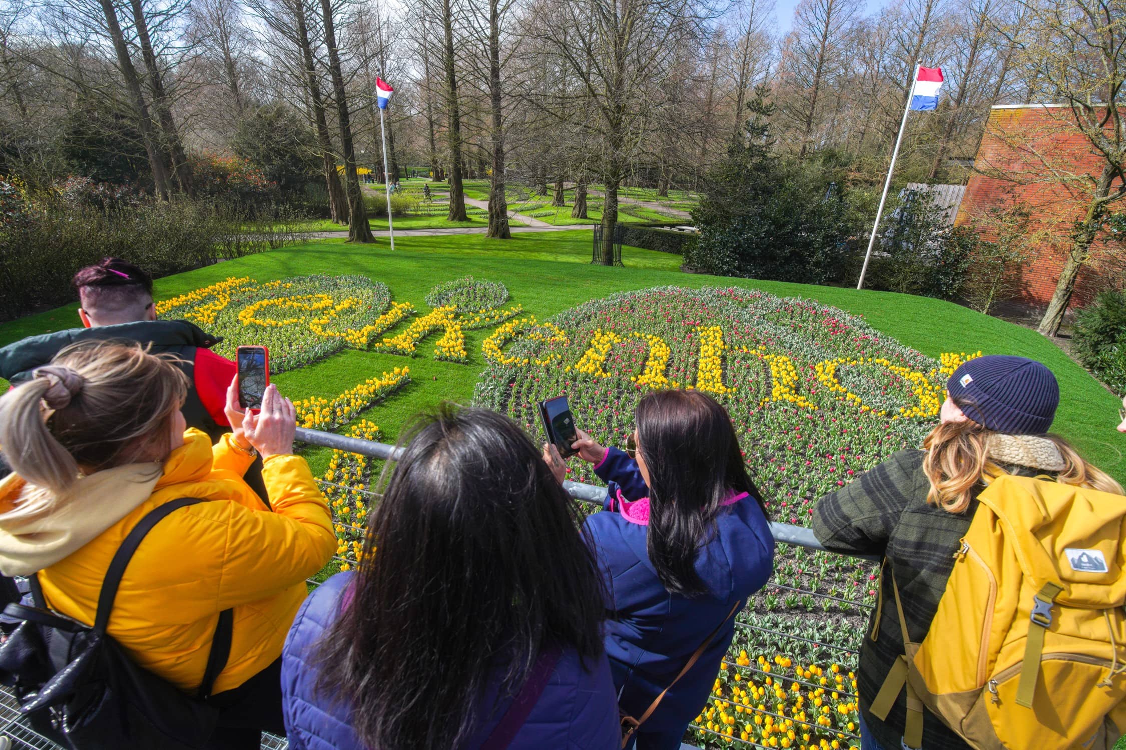 Farbenprächtiges Blumenmeer: Der Keukenhof in Lisse lockt jährlich tausende Besucher in den größten Tulpengarten der Welt.