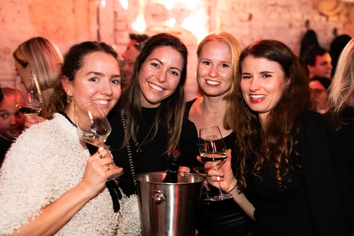 Düsseldorf feiert ins Wochenende: „La Fête du Fett“ in der Fett Weinbar am 26. April – Fotos