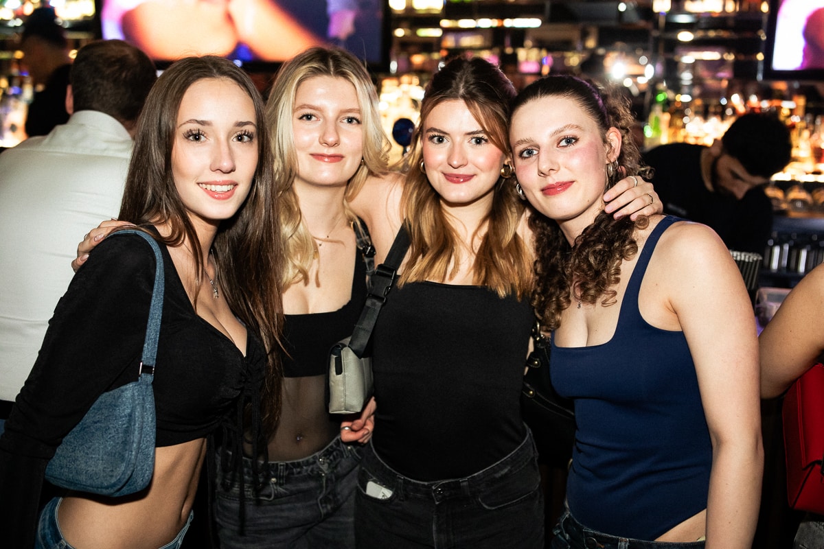 Diese Ladies feierten bei der POAS in der Boston Bar. 