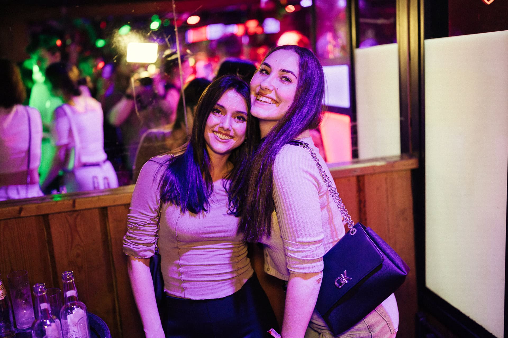 Tanz in den Mai im Kuhstall am Dienstag, 30. April: Heiße Flirts, kühle Cocktails, alle Fotos