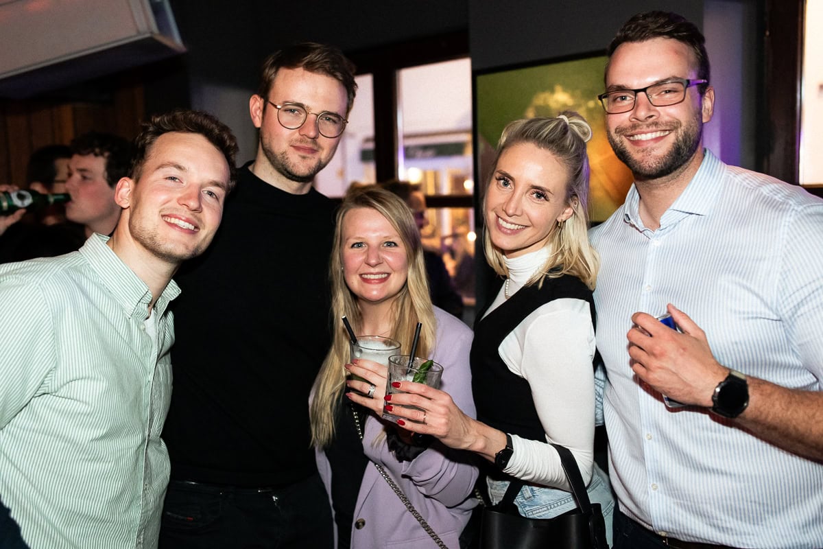 Vorfeiertag am Mittwoch in der Elephant Bar in Düsseldorf: Fotos! Fotos! Fotos!