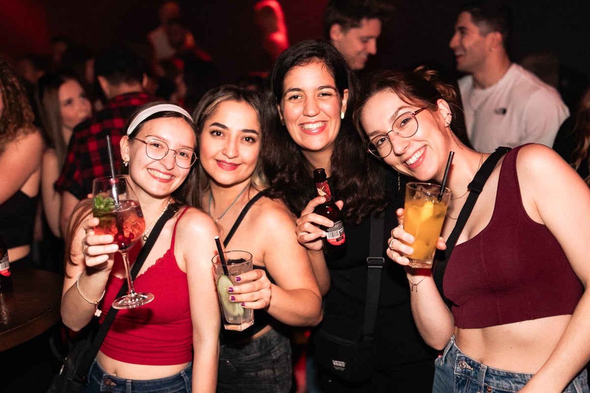 Langes Wochenende voraus! In der Boston Bar gaben die jungen Nachtschwärmer zur Studi-Party 