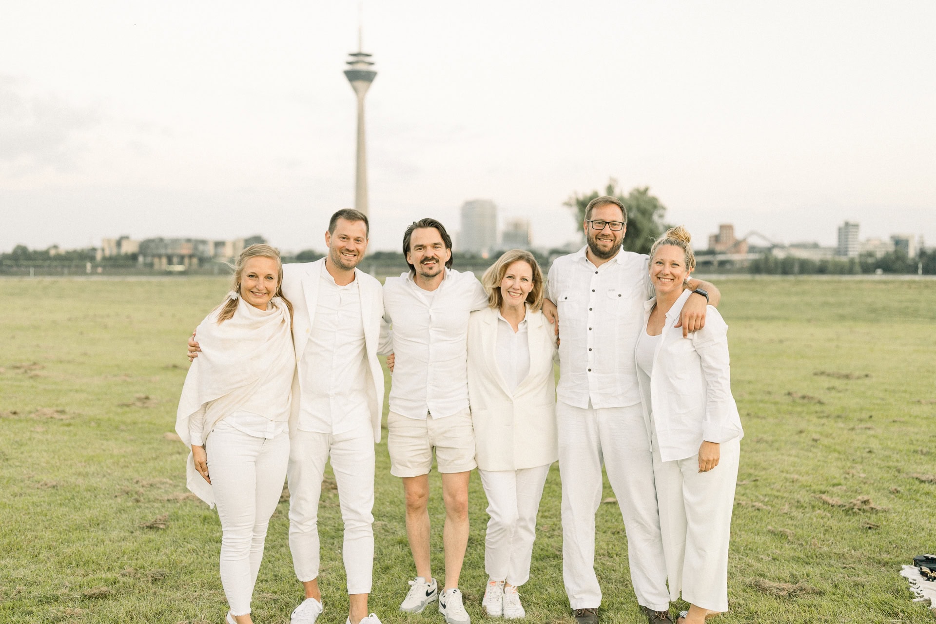 „Diner en Blanc“ in Neuss wegen Wetter abgesagt – die besten Fotos der Düsseldorfer Ausgabe