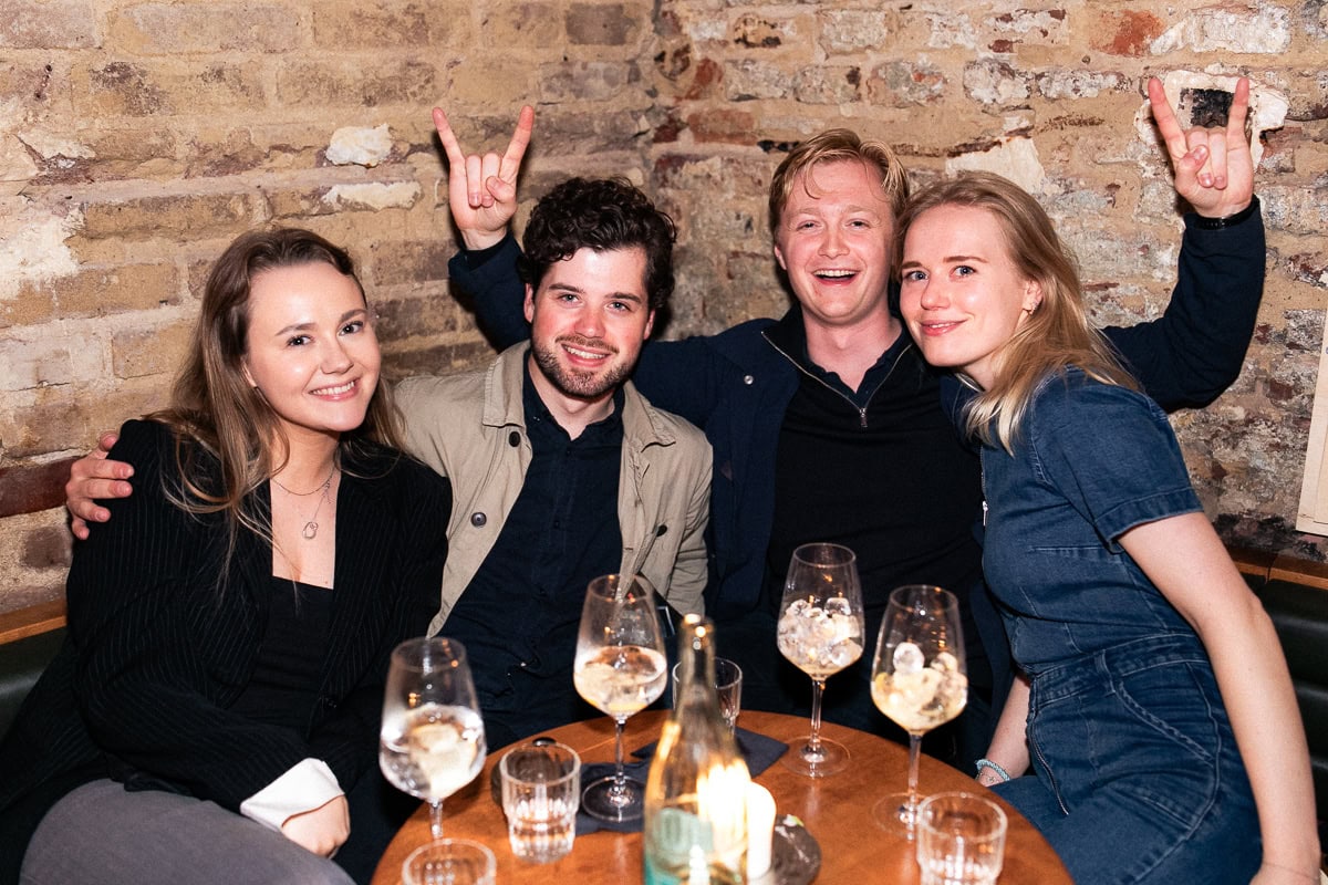 Im HôtelHôtel starteten die Düsseldorfer Nachtschwärmer bestens gelaunt ins nächste EM-Wochenende. Wir zeigen die Schnappschüsse des Abends.