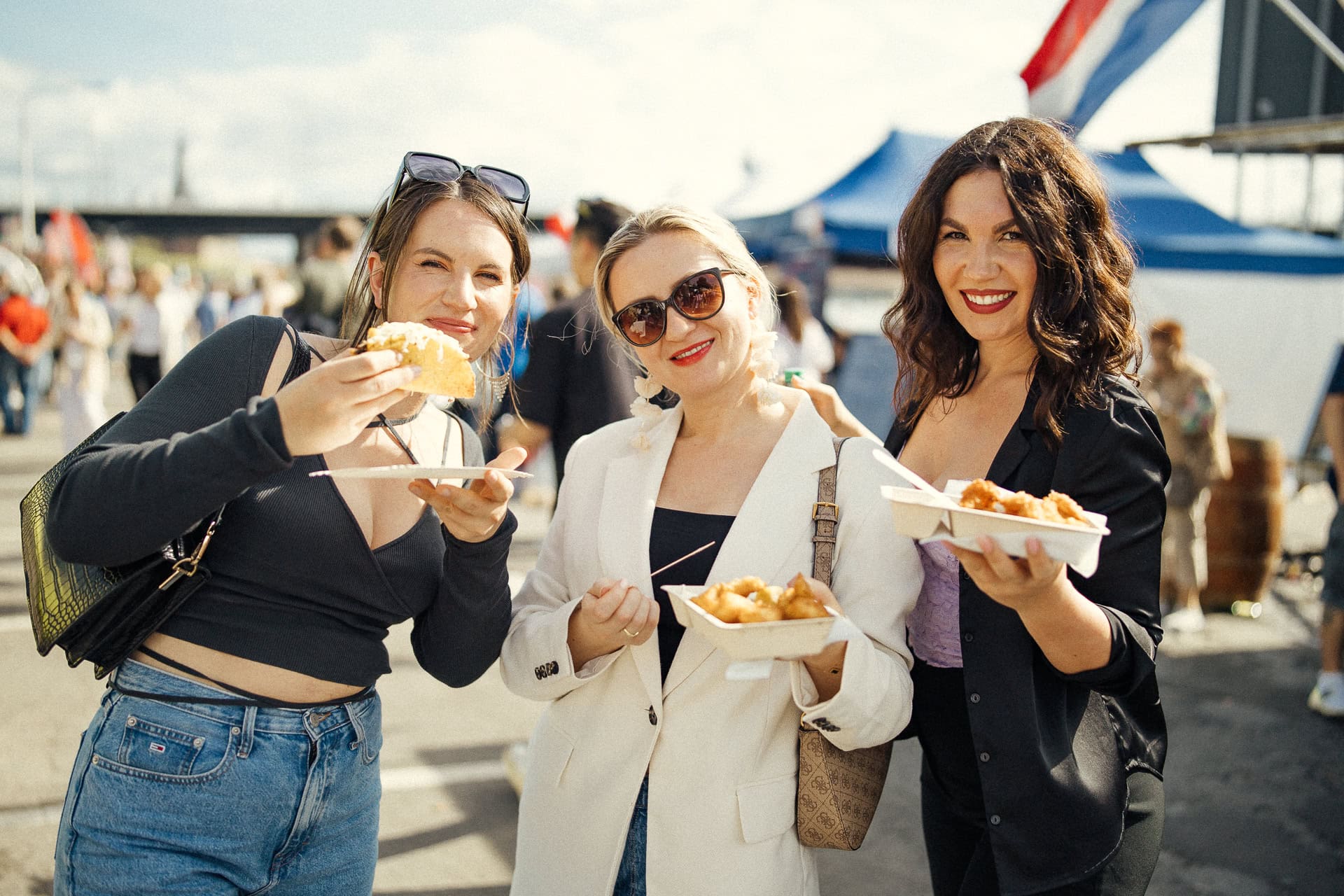 Fotos vom Fischmarkt Düsseldorf, 7.7. – ein Prischen Genuss und Party am Rhein