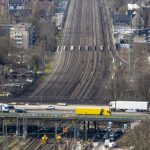 Bahnstrecke am Autobahnkreuz Kaiserberg