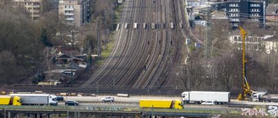 Bahnstrecke am Autobahnkreuz Kaiserberg