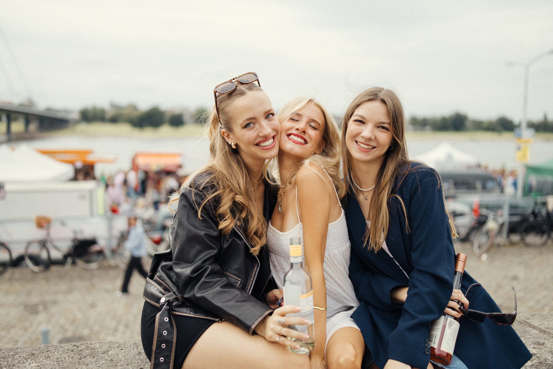 Fotos vom Fischmarkt Düsseldorf, 4. August 2024 – ein Prischen Genuss und Party am Rhein