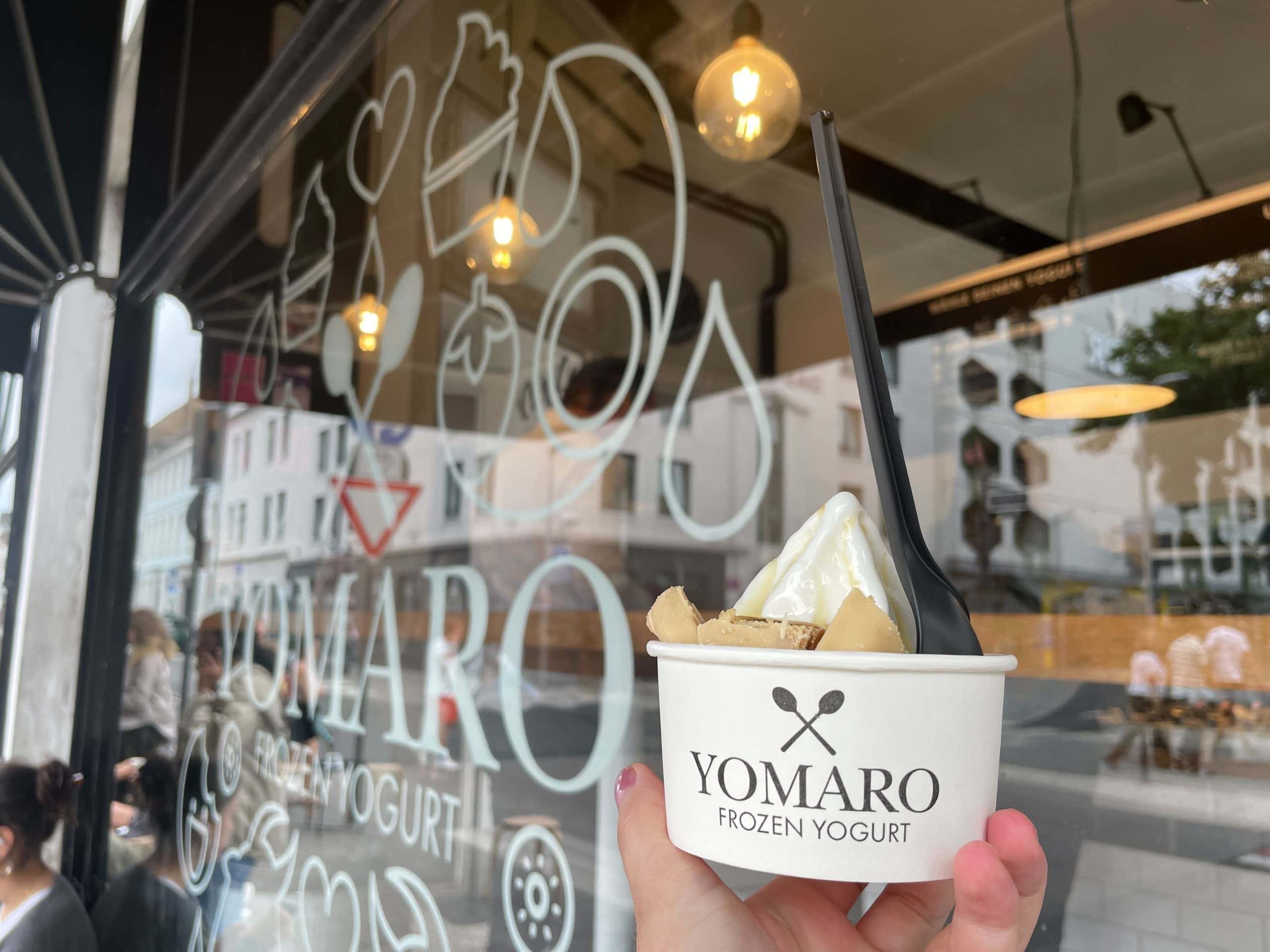 Yomaro am Carlsplatz in Düsseldorf: Frozen Yogurt mit extra Protein im Test